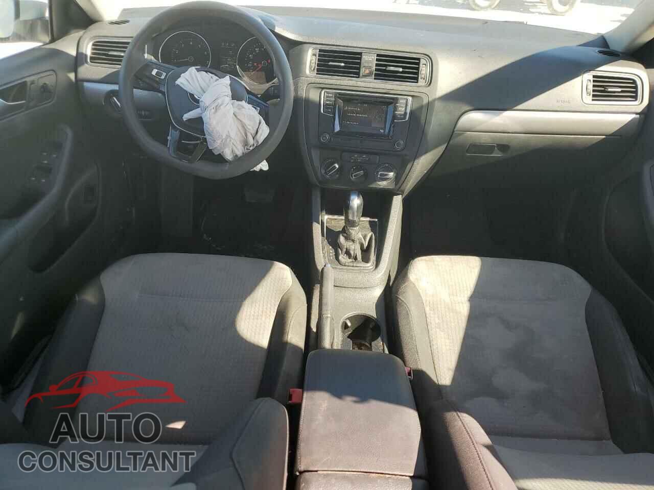 VOLKSWAGEN JETTA 2017 - 3VW2B7AJXHM311525