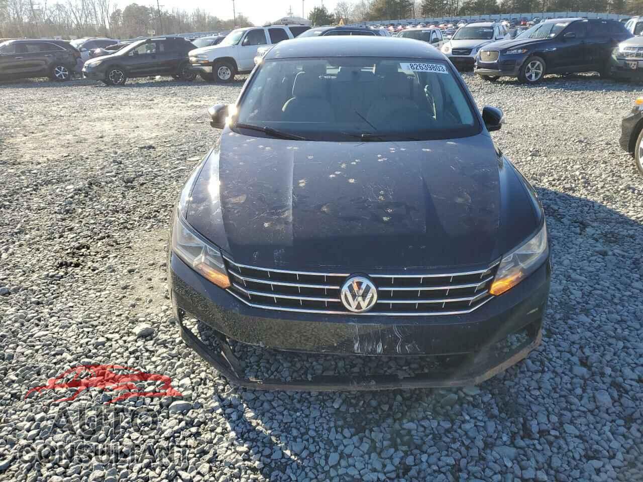 VOLKSWAGEN PASSAT 2017 - 1VWAT7A37HC070292