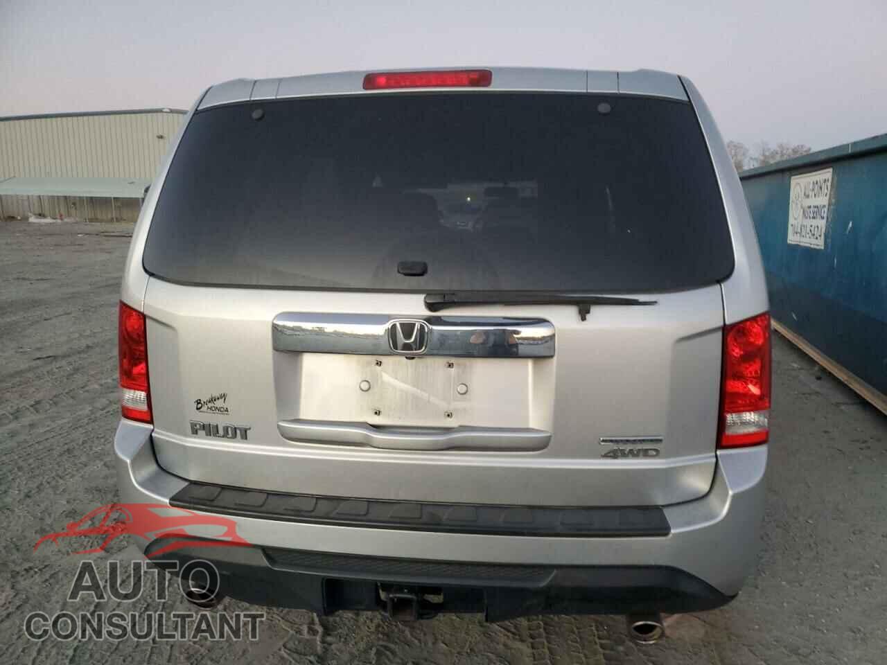 HONDA PILOT 2015 - 5FNYF4H3XFB076231