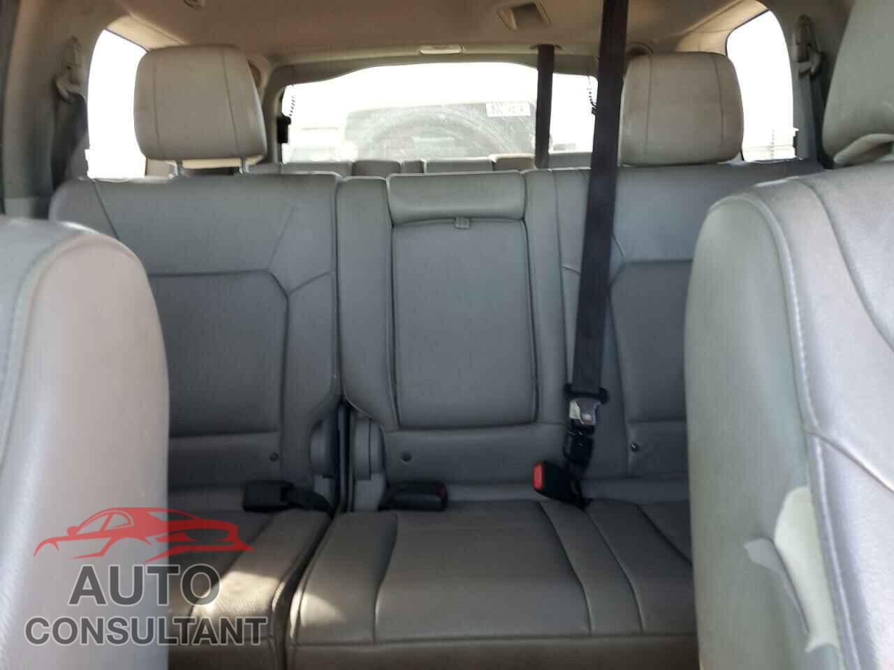 HONDA PILOT 2015 - 5FNYF4H94FB007975