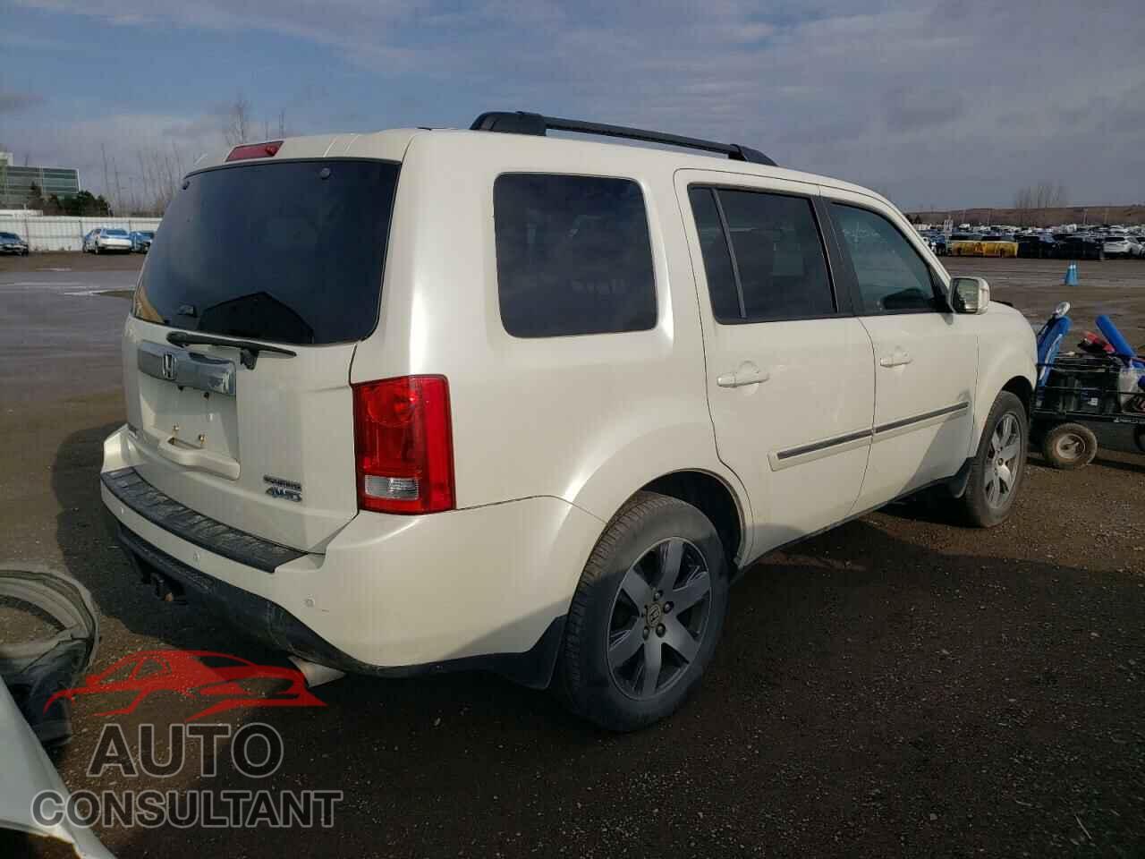 HONDA PILOT 2015 - 5FNYF4H99FB503015