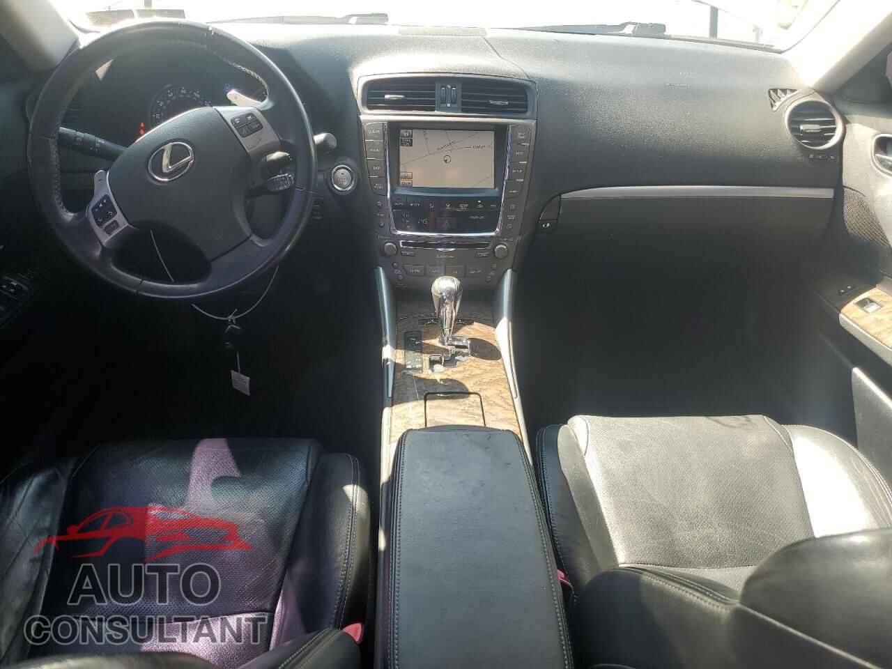 LEXUS IS 2011 - JTHCF5C24B5047655