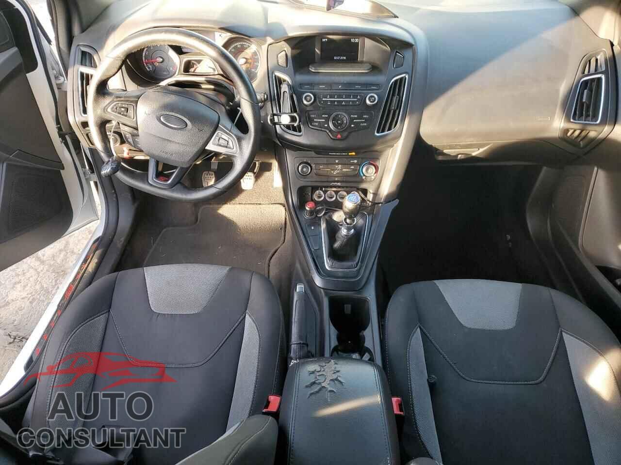 FORD FOCUS 2018 - 1FADP3L98JL285089