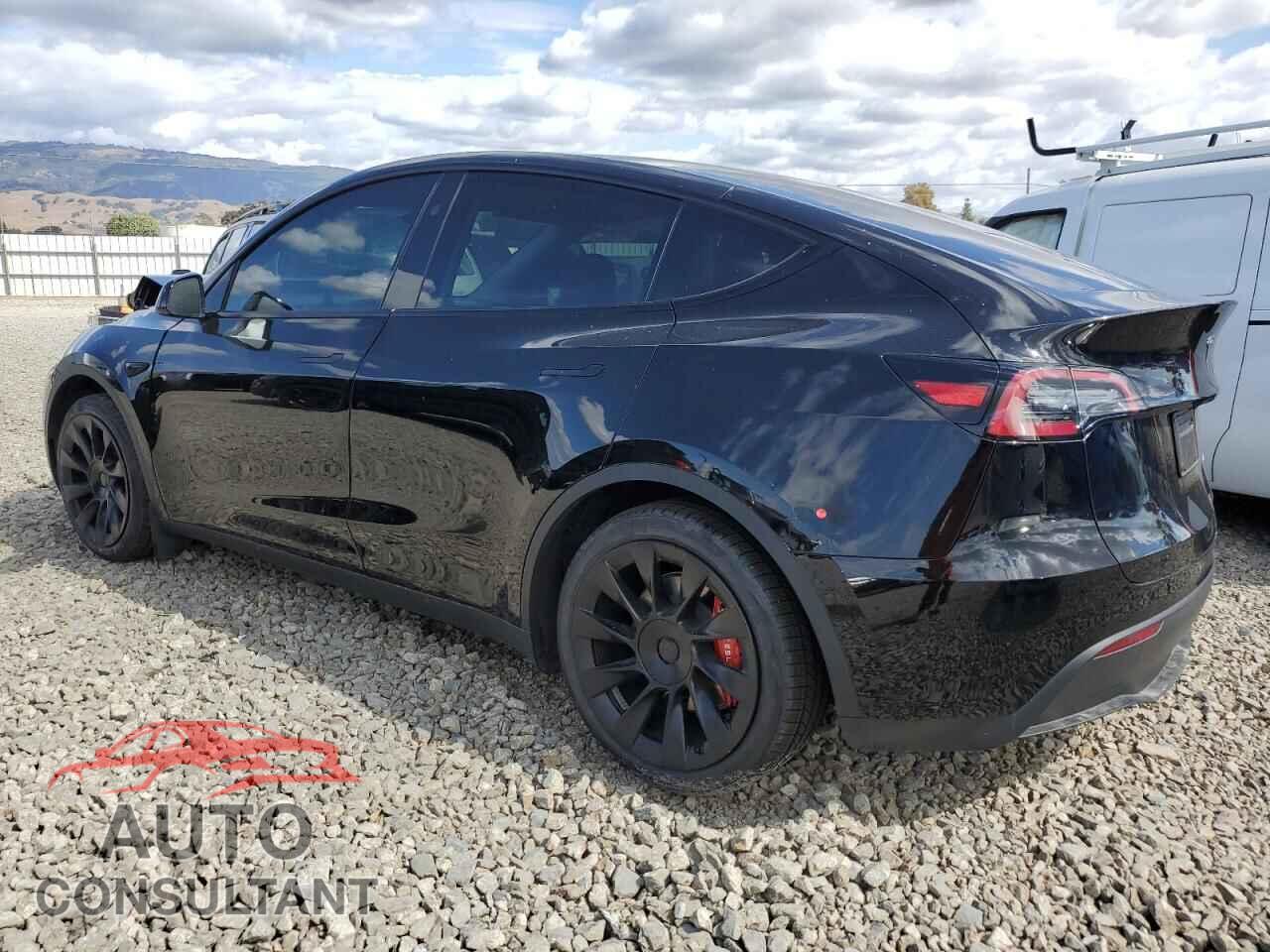 TESLA MODEL Y 2024 - 7SAYGAEE2RF987565
