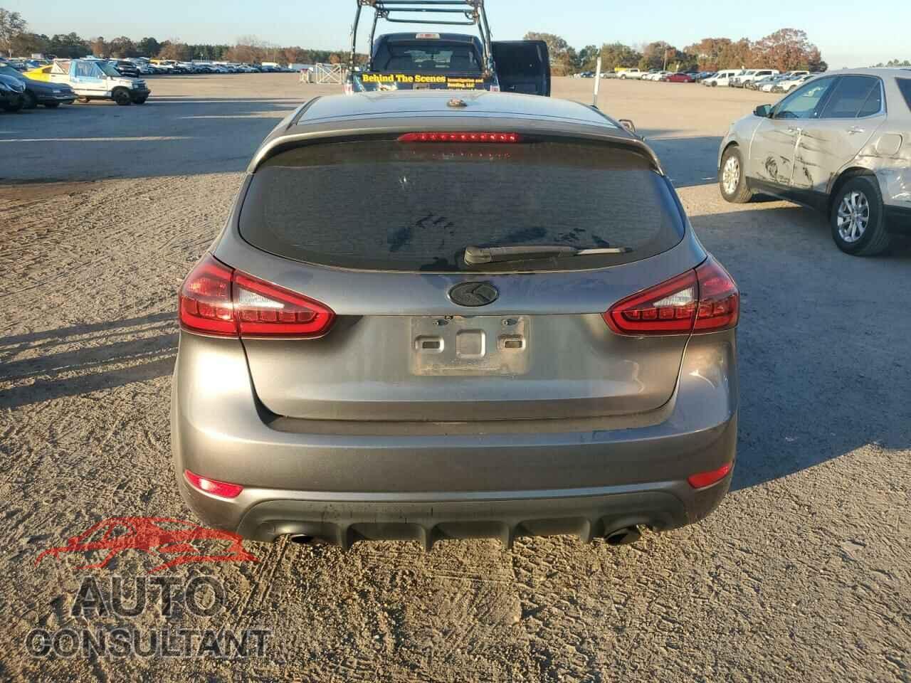 KIA FORTE 2016 - KNAFZ5A37G5496091