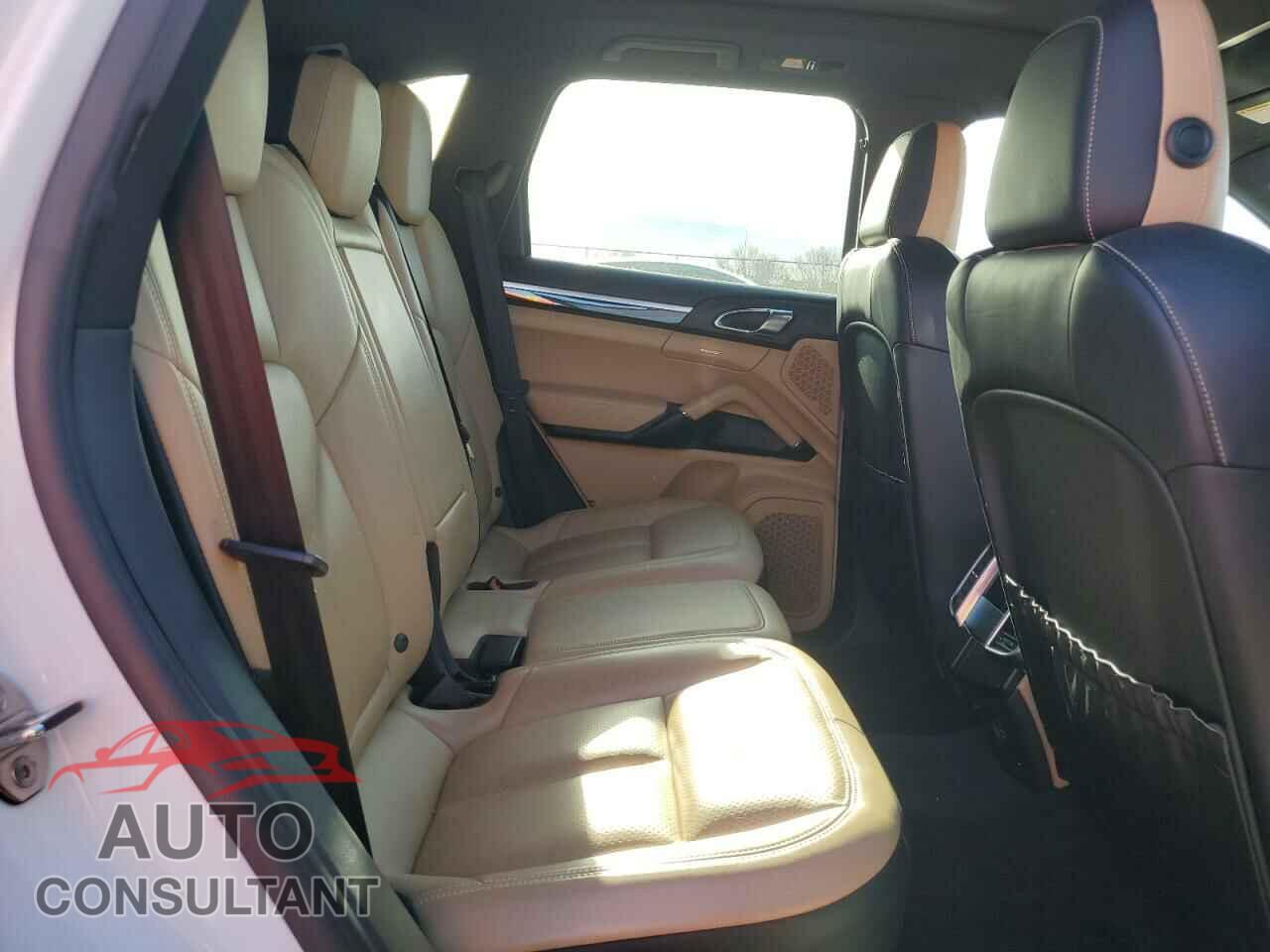PORSCHE CAYENNE 2018 - WP1AA2A20JKA04616