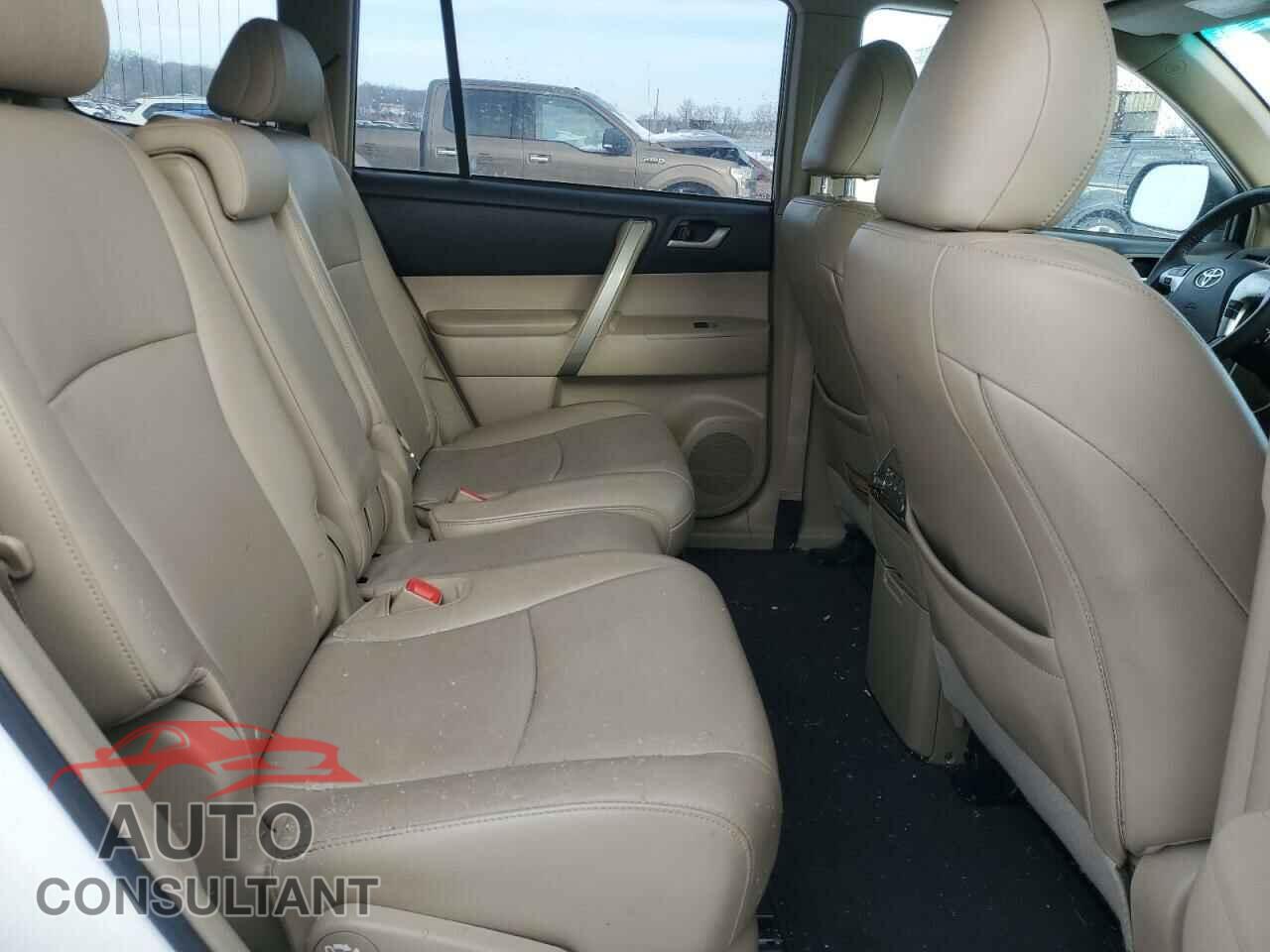 TOYOTA HIGHLANDER 2013 - 5TDBK3EH8DS245554