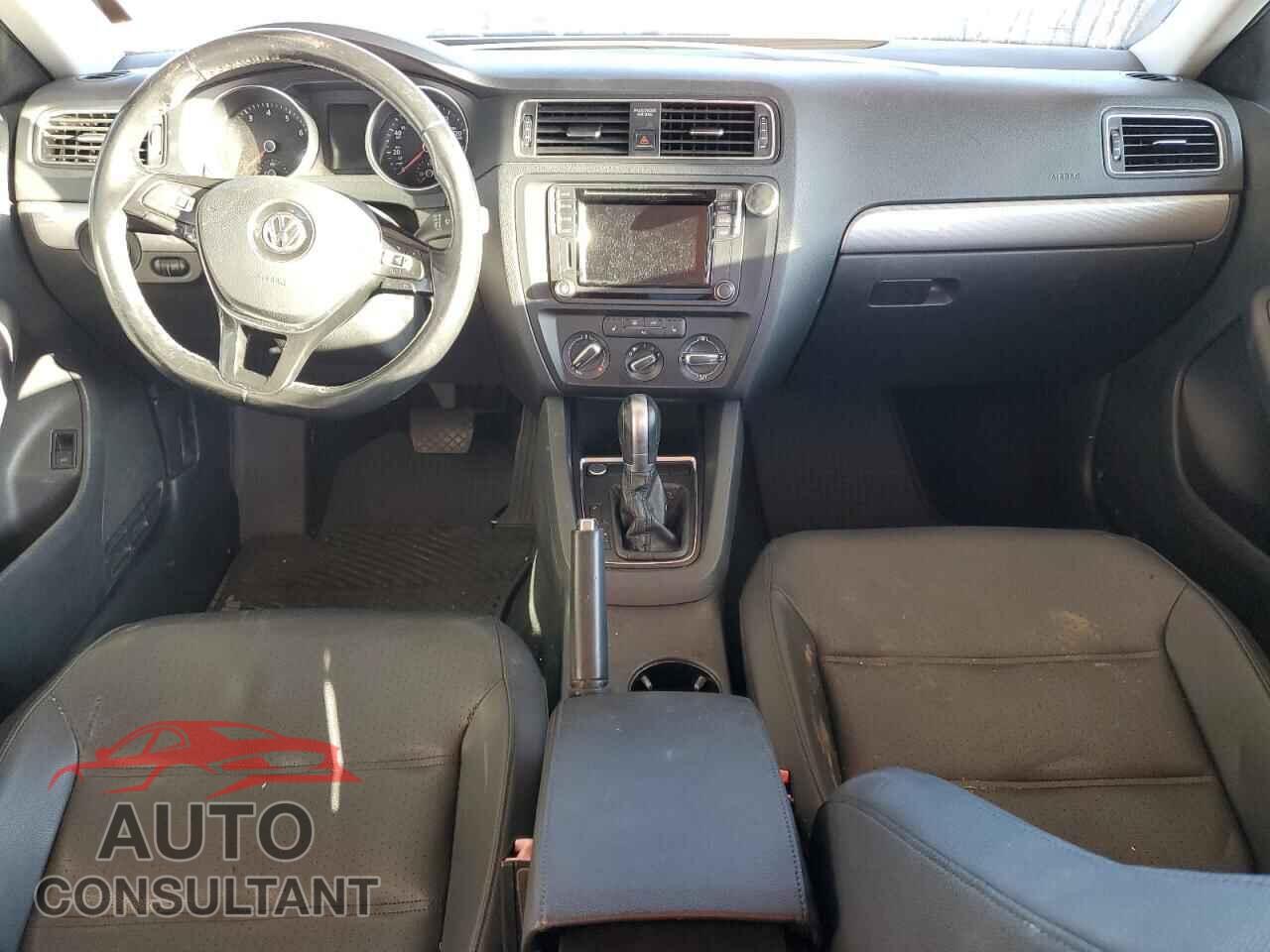 VOLKSWAGEN JETTA 2017 - 3VWDB7AJ7HM249624