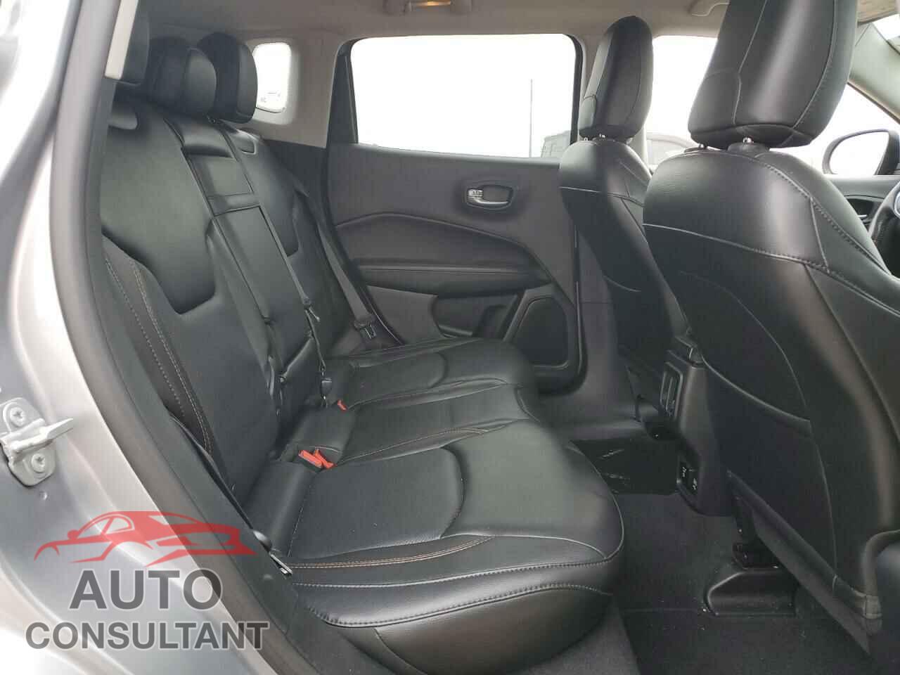 JEEP COMPASS 2018 - 3C4NJDCB8JT399347