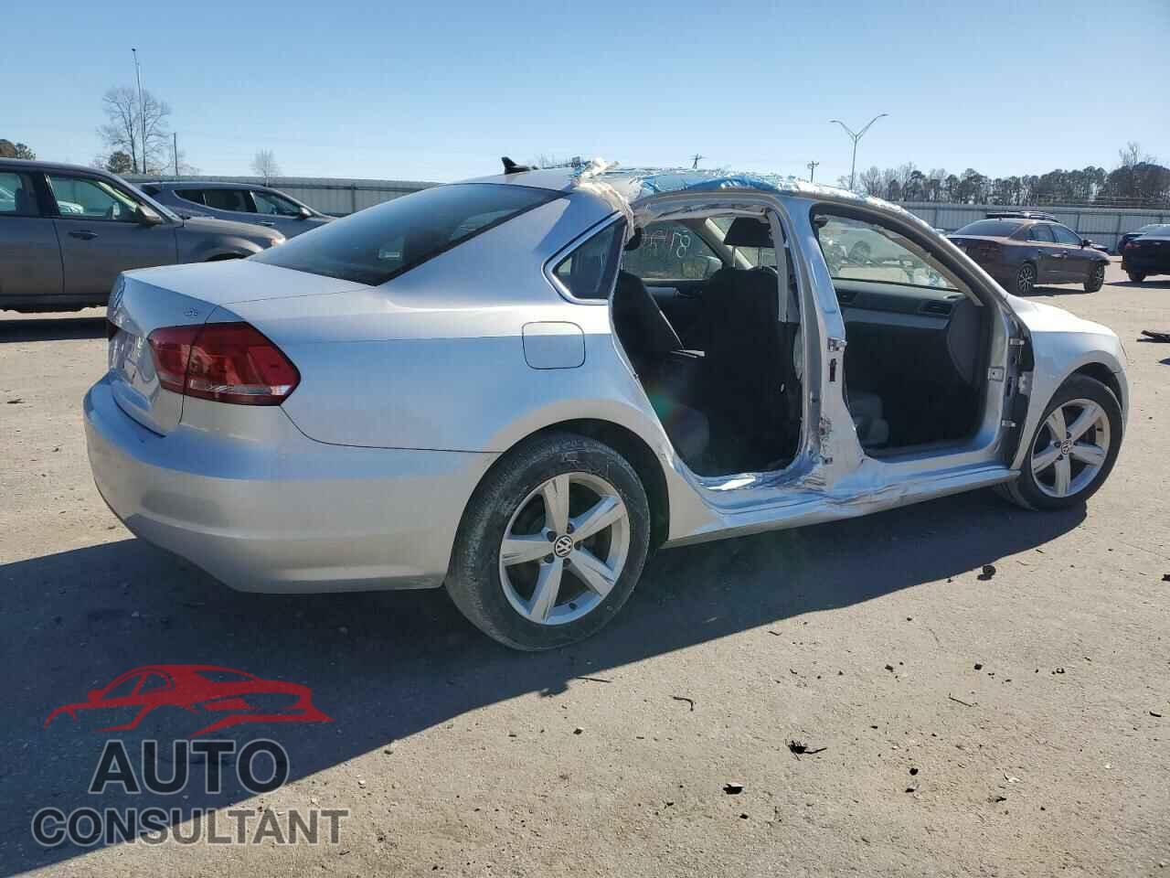 VOLKSWAGEN PASSAT 2013 - 1VWBP7A39DC043100
