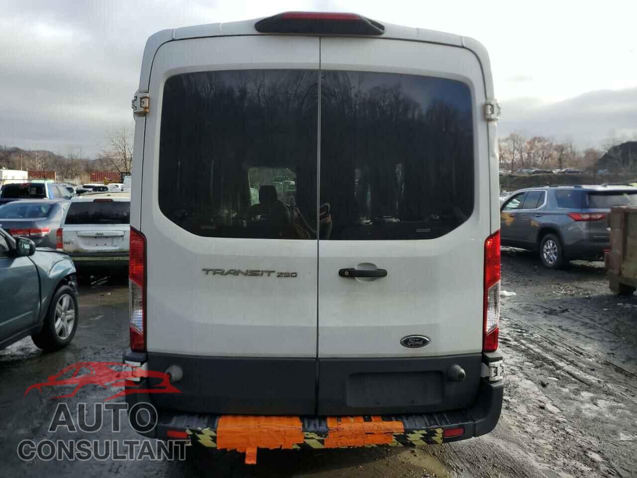 FORD TRANSIT 2018 - 1FTYR2CM1JKA03076