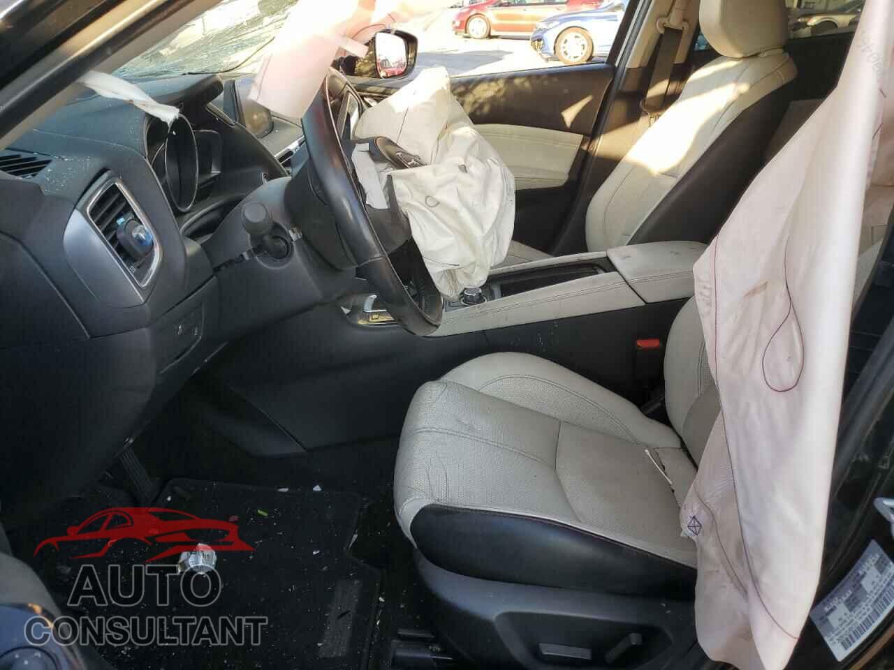 MAZDA 3 2018 - 3MZBN1W33JM247316