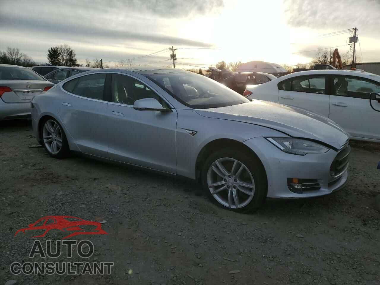 TESLA MODEL S 2013 - 5YJSA1AG4DFP08282