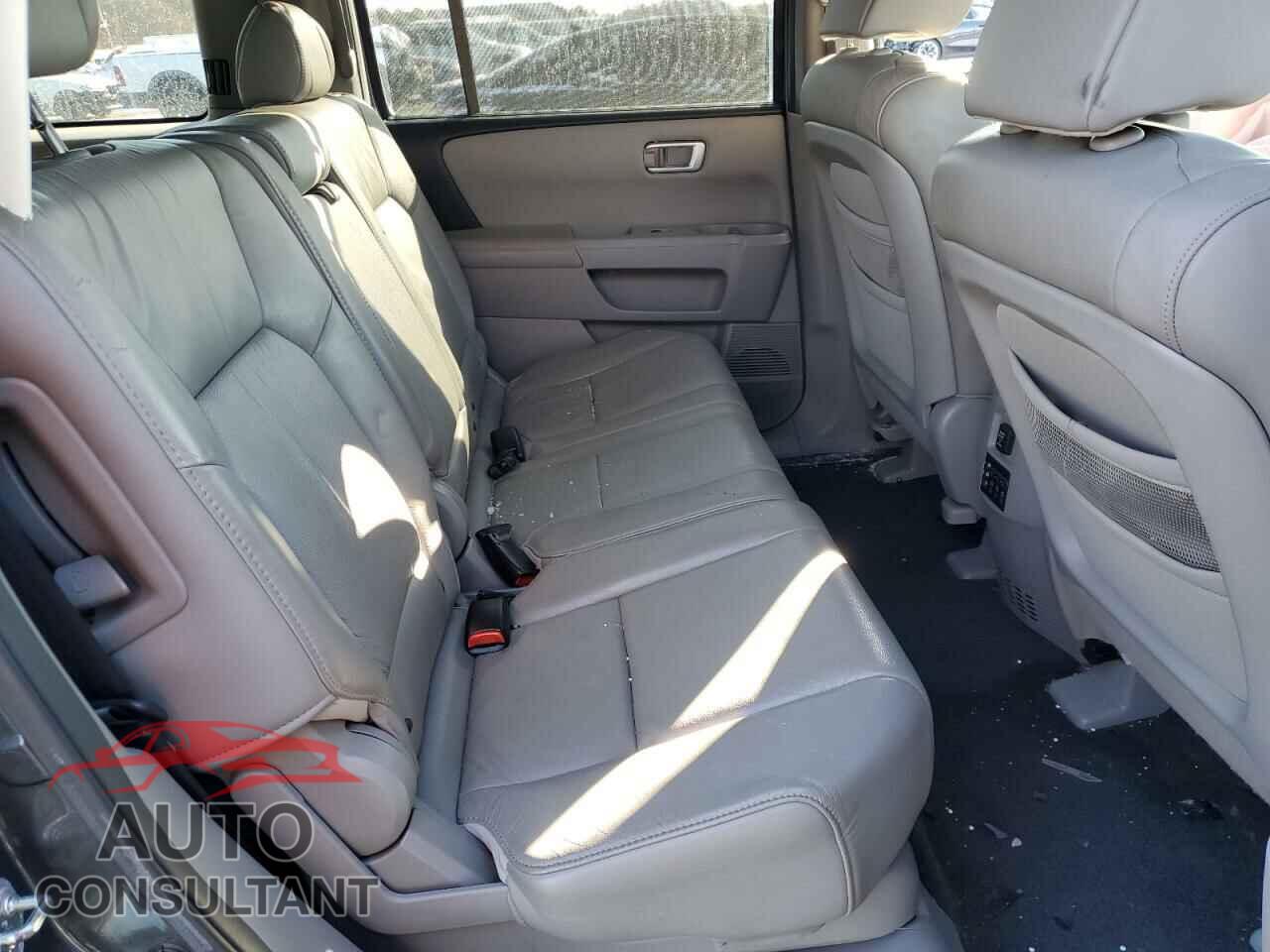HONDA PILOT 2010 - 5FNYF4H94AB022954