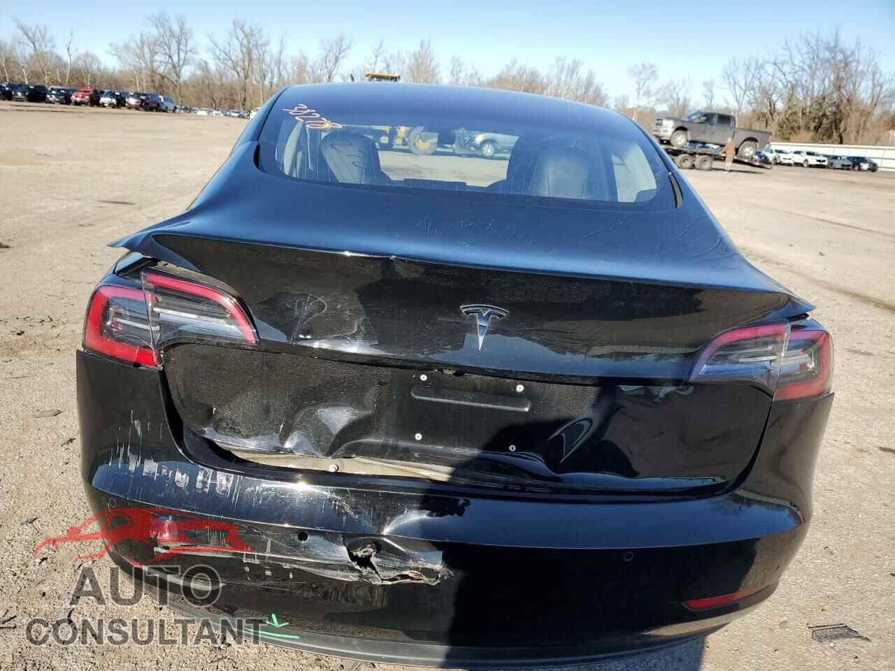 TESLA MODEL 3 2018 - 5YJ3E1EA5JF015943