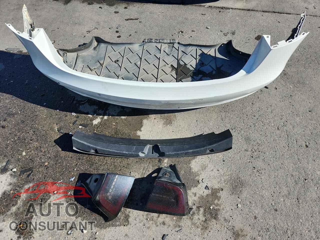 TESLA MODEL 3 2019 - 5YJ3E1EB7KF433351