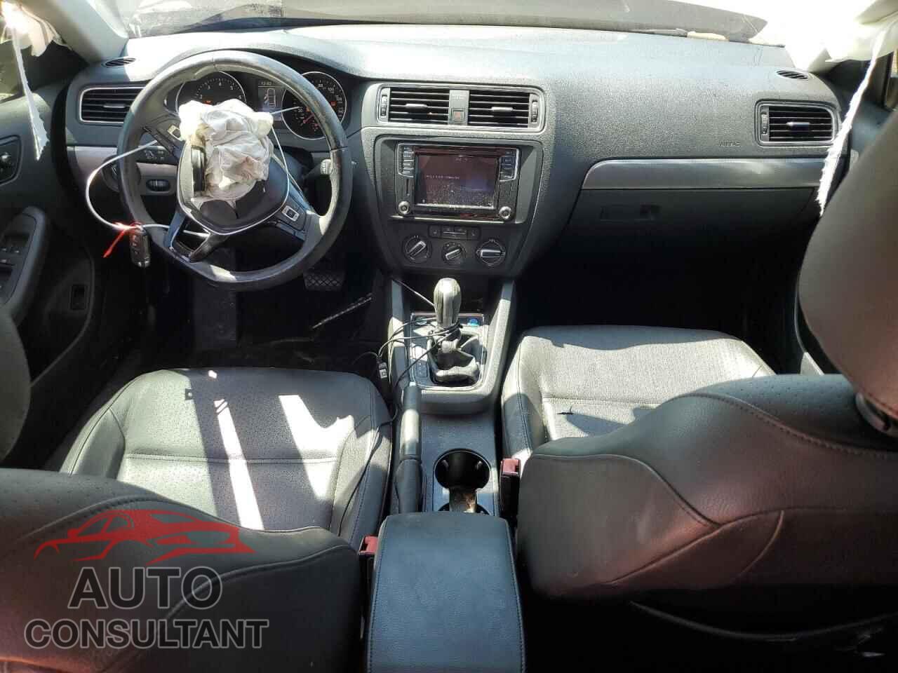 VOLKSWAGEN JETTA 2017 - 3VWDB7AJ5HM231025