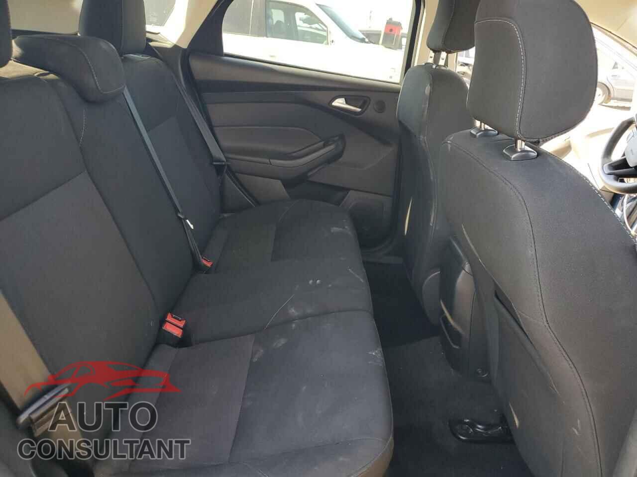 FORD FOCUS 2018 - 1FADP3M2XJL261541