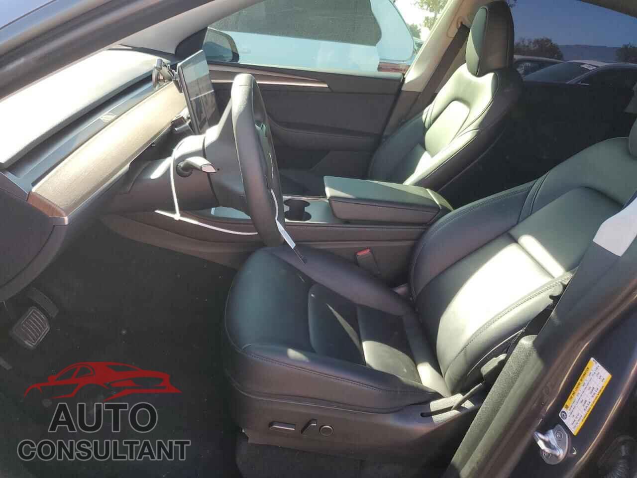 TESLA MODEL Y 2023 - 7SAYGDEE8PF697555