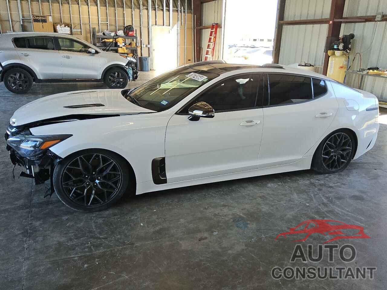 KIA STINGER 2023 - KNAE35LD7P6135618