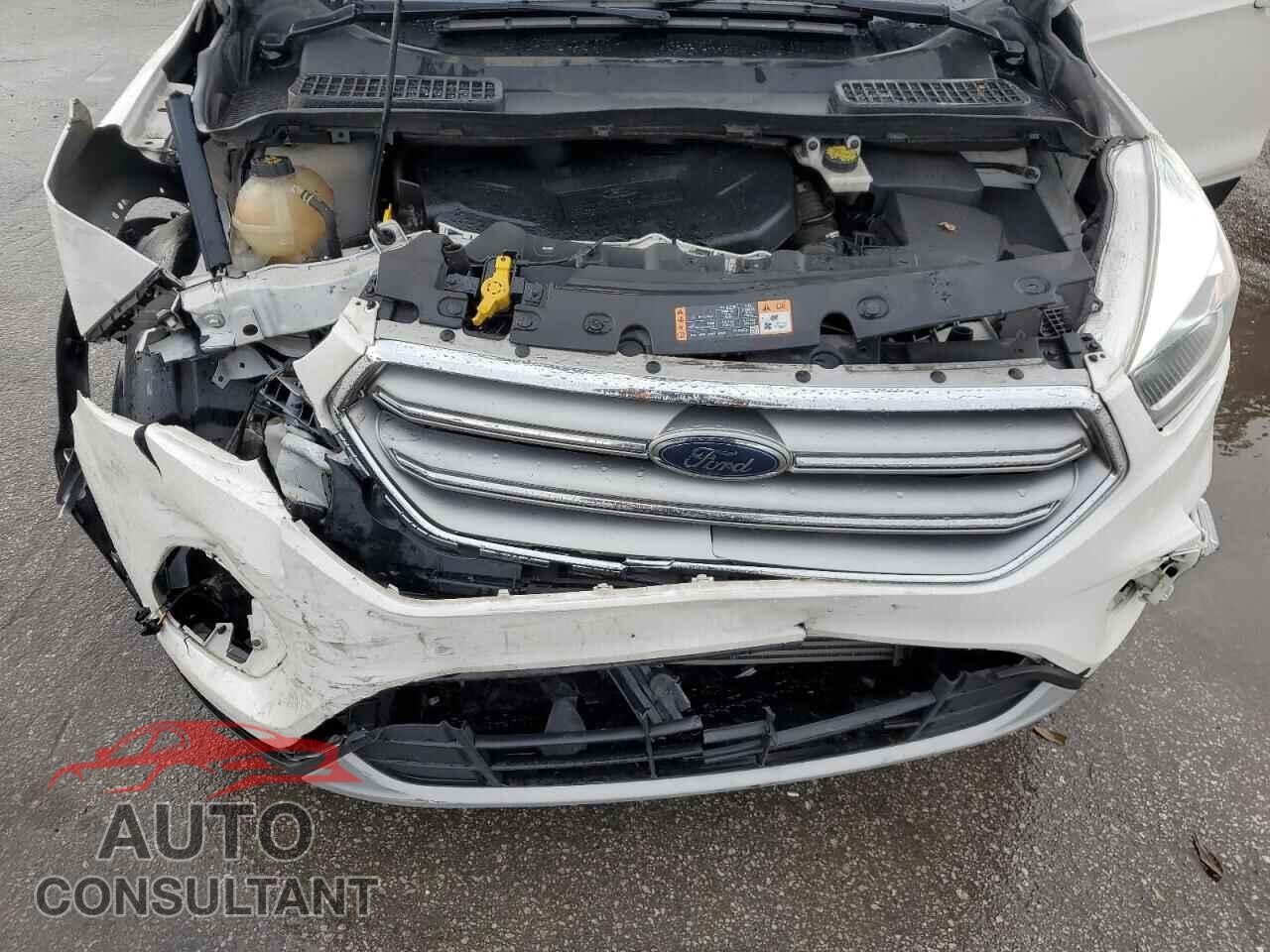 FORD ESCAPE 2017 - 1FMCU9G94HUD95701