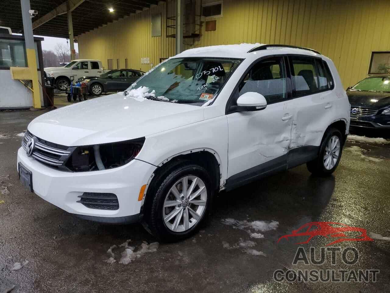 VOLKSWAGEN TIGUAN 2017 - WVGBV7AX2HK044012