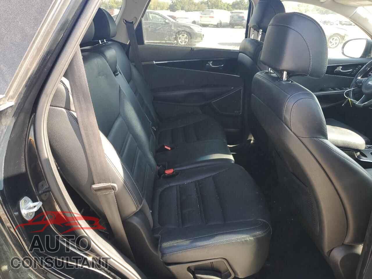 KIA SORENTO 2017 - 5XYPKDA52HG304141