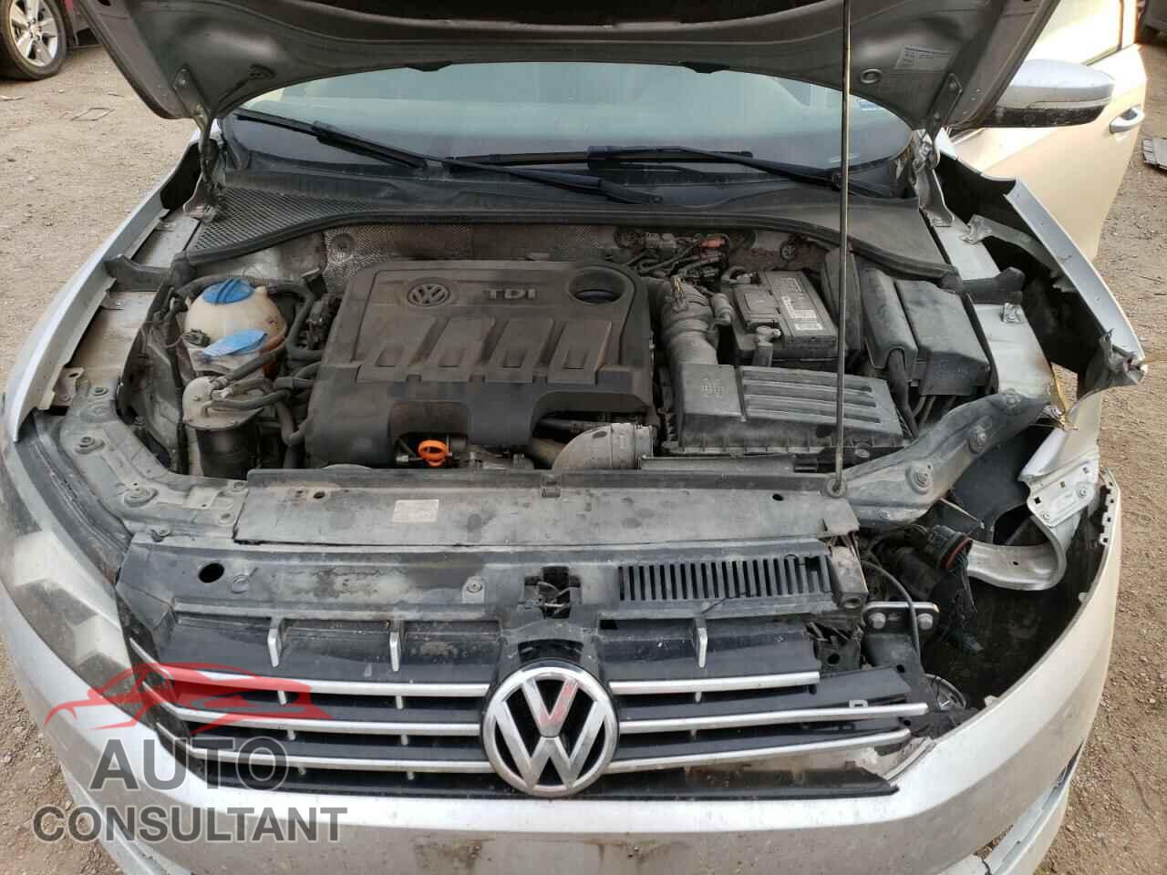 VOLKSWAGEN PASSAT 2013 - 1VWBN7A31DC036745