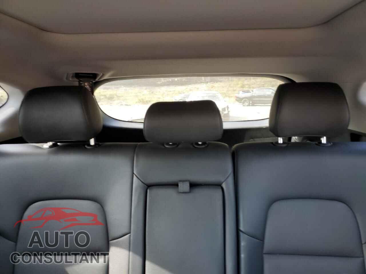 HYUNDAI TUCSON 2018 - KM8J3CA23JU723831