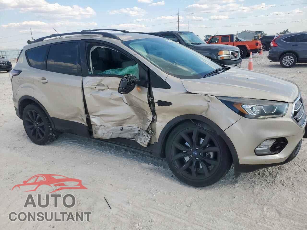 FORD ESCAPE 2017 - 1FMCU0J97HUD53026