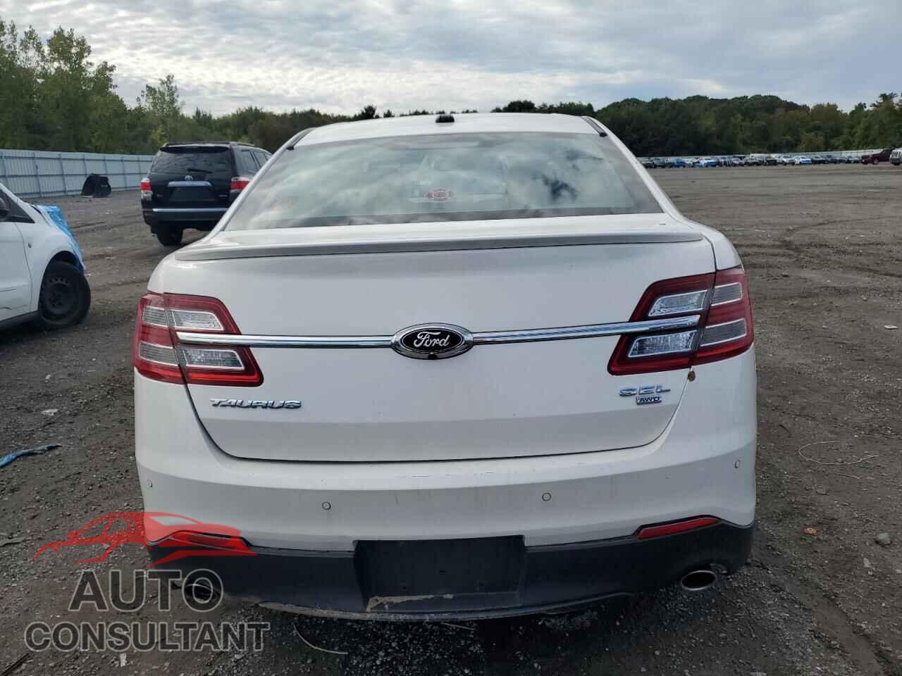 FORD TAURUS 2017 - 1FAHP2H88HG118004