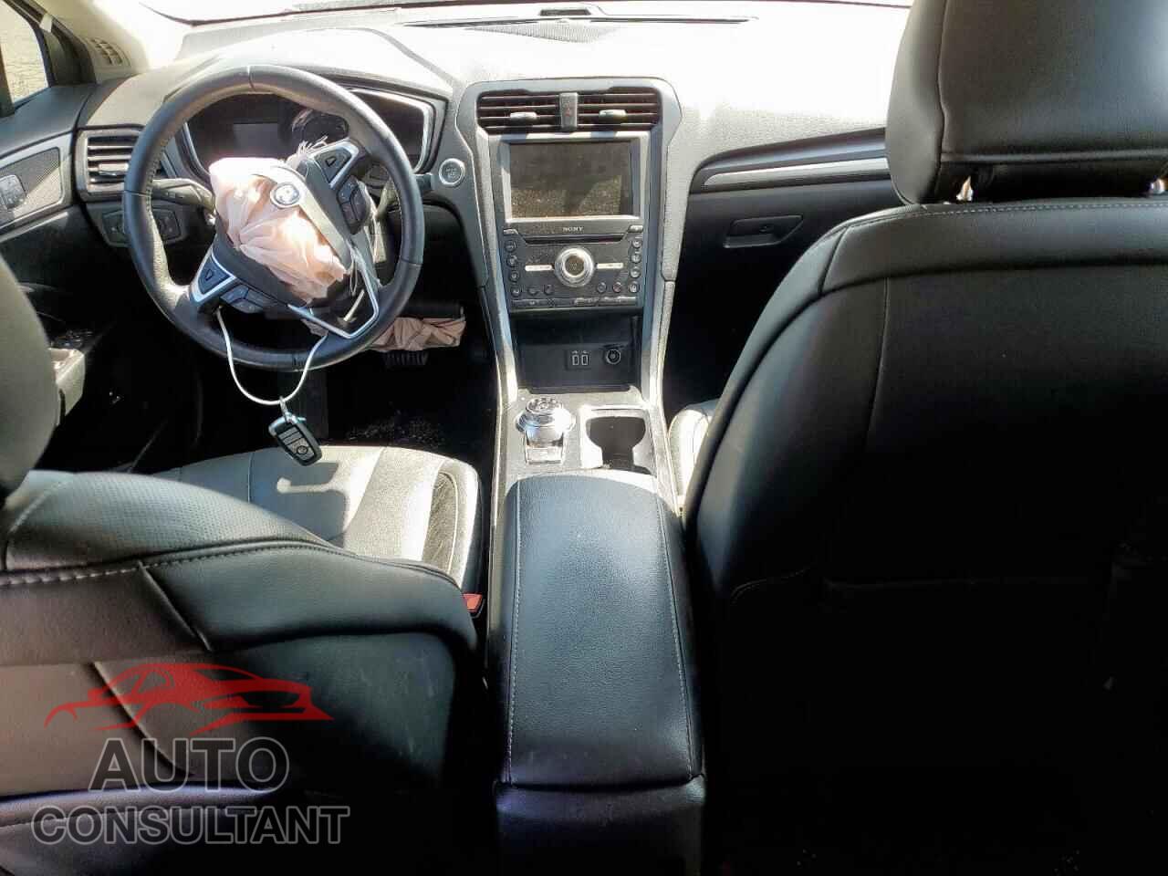FORD FUSION 2019 - 3FA6P0SU9KR200325