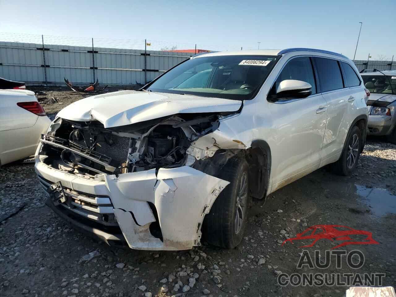 TOYOTA HIGHLANDER 2018 - 5TDJZRFH4JS817014