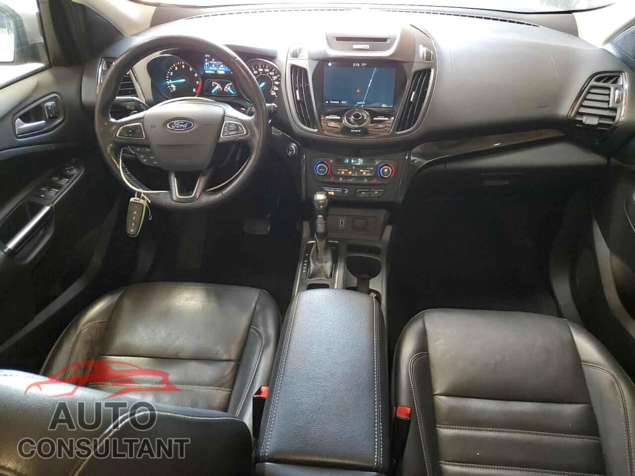 FORD ESCAPE 2017 - 1FMCU9J91HUB18657