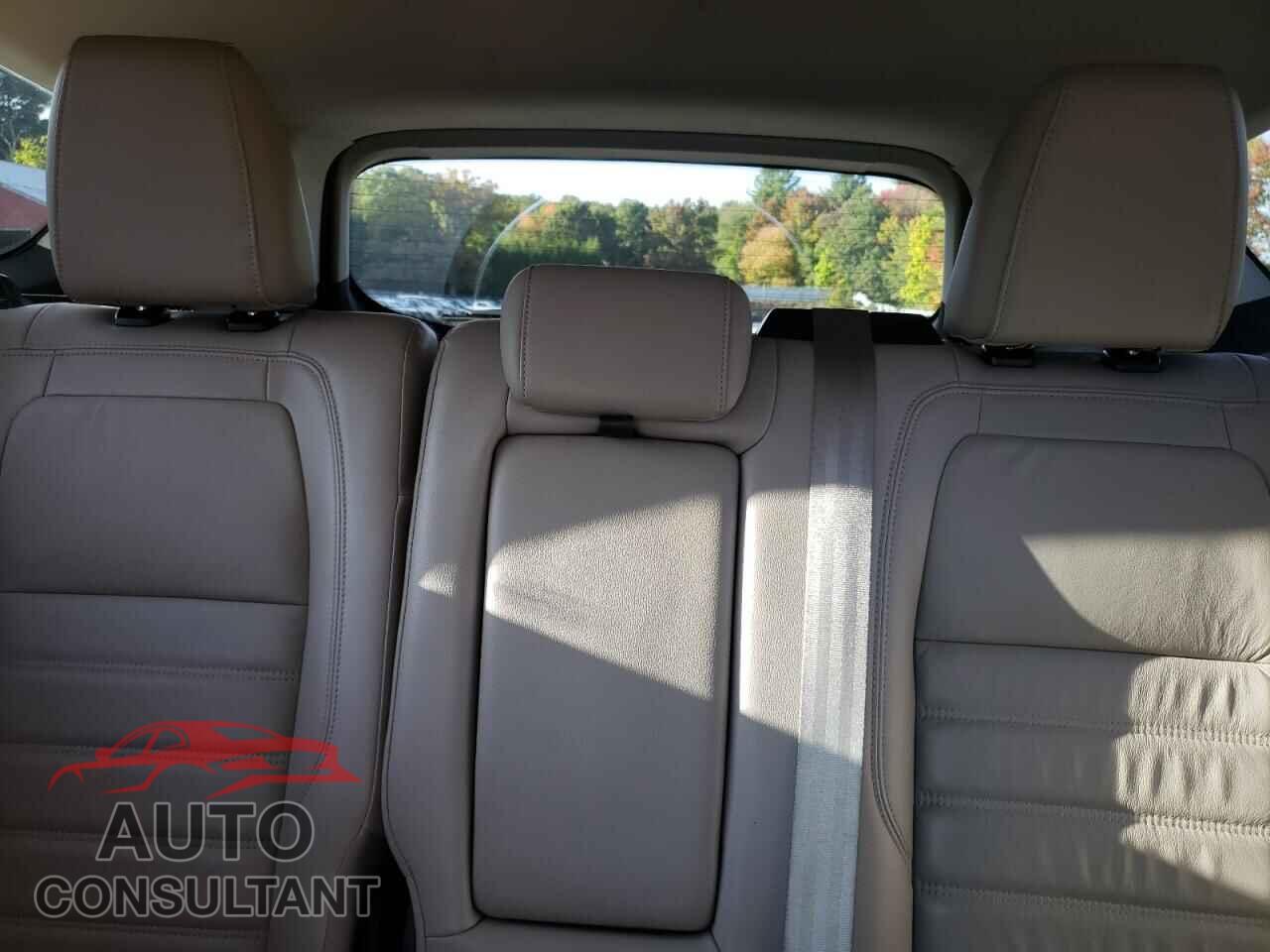 FORD ESCAPE 2017 - 1FMCU9G91HUB25132