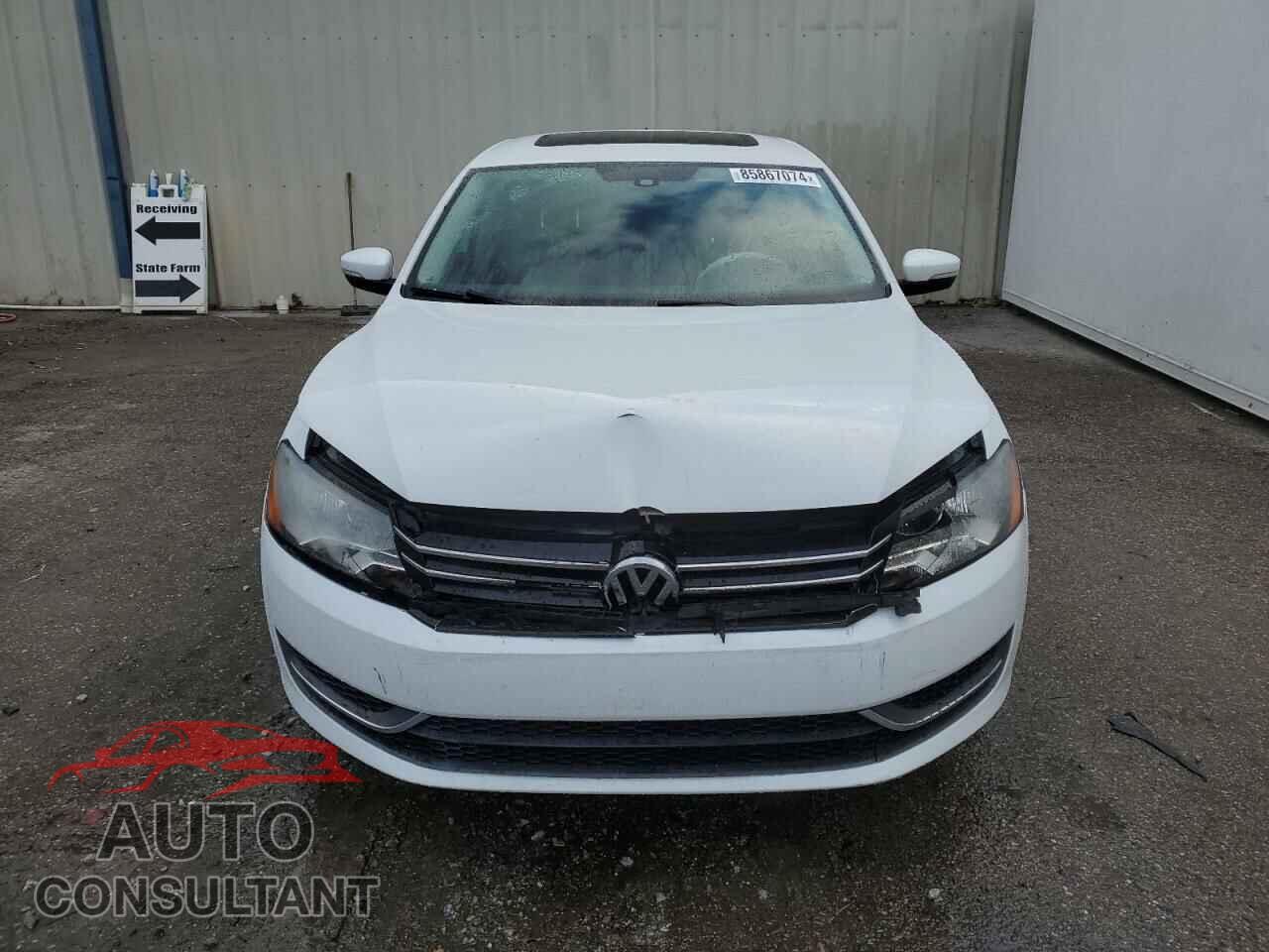 VOLKSWAGEN PASSAT 2013 - 1VWBH7A38DC010201