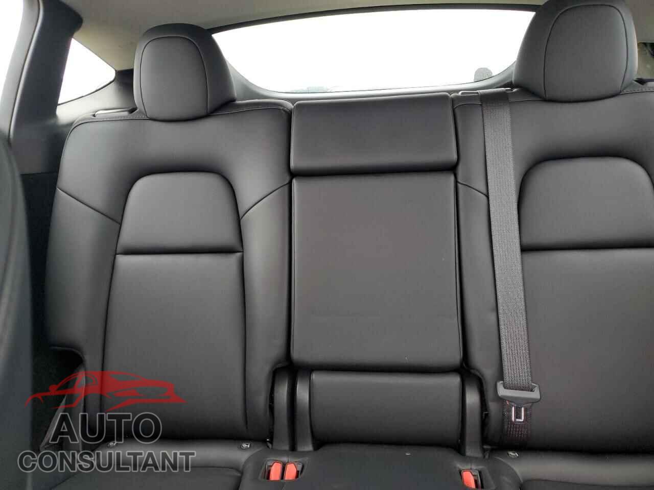 TESLA MODEL Y 2024 - 7SAYGDED3RF107045
