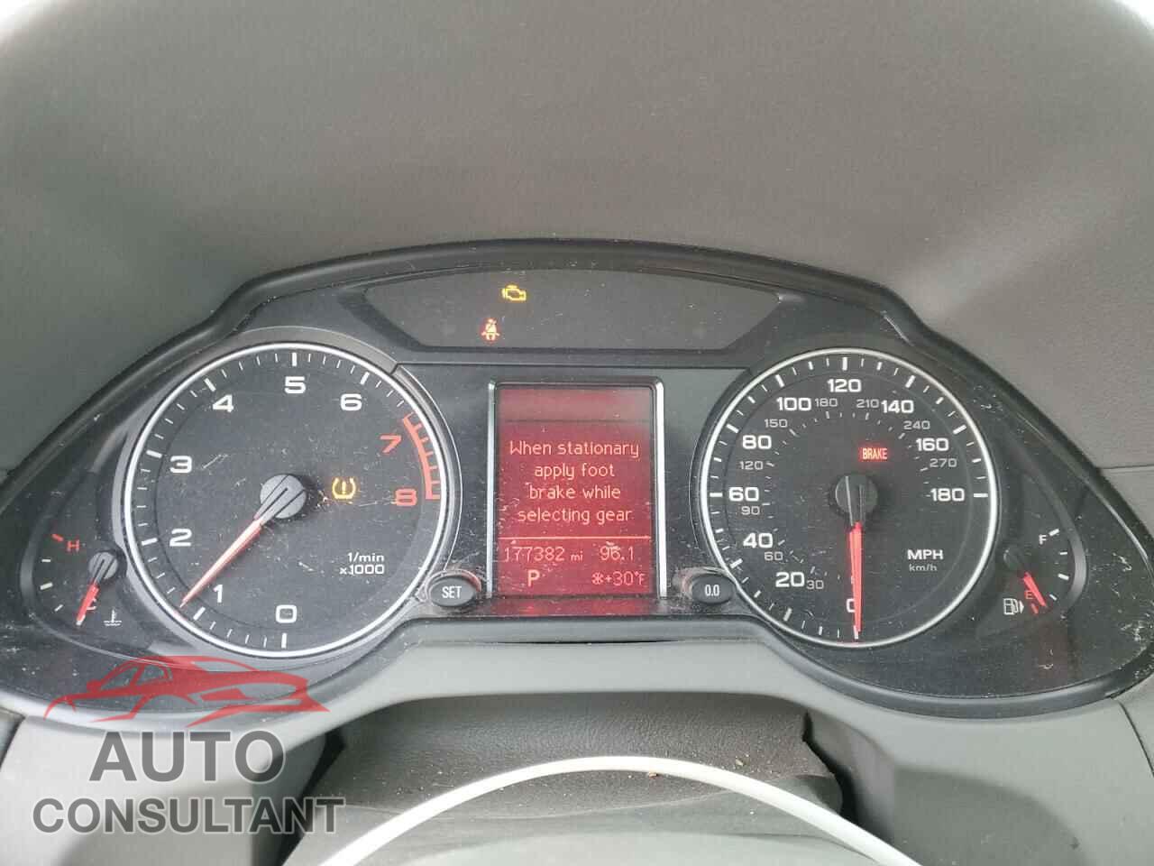 AUDI Q5 2011 - WA1LFAFP9BA031020