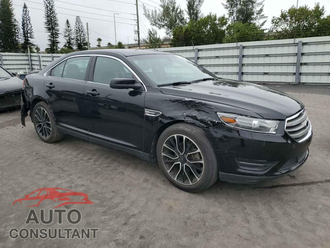 FORD TAURUS 2018 - 1FAHP2E80JG111087