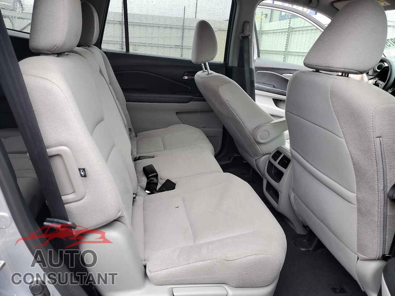 HONDA PILOT 2018 - 5FNYF5H12JB009670