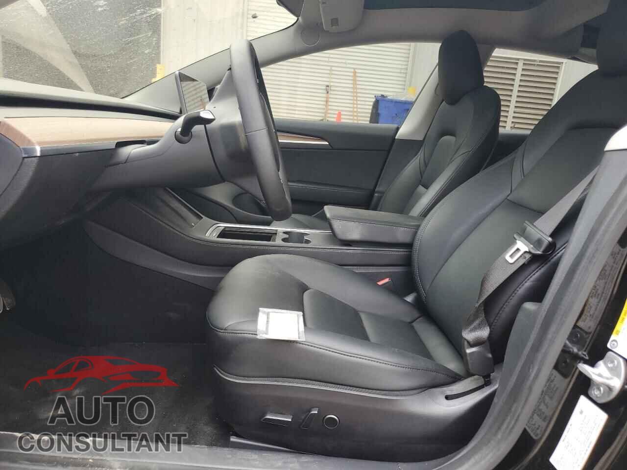 TESLA MODEL 3 2021 - 5YJ3E1EB2MF989988