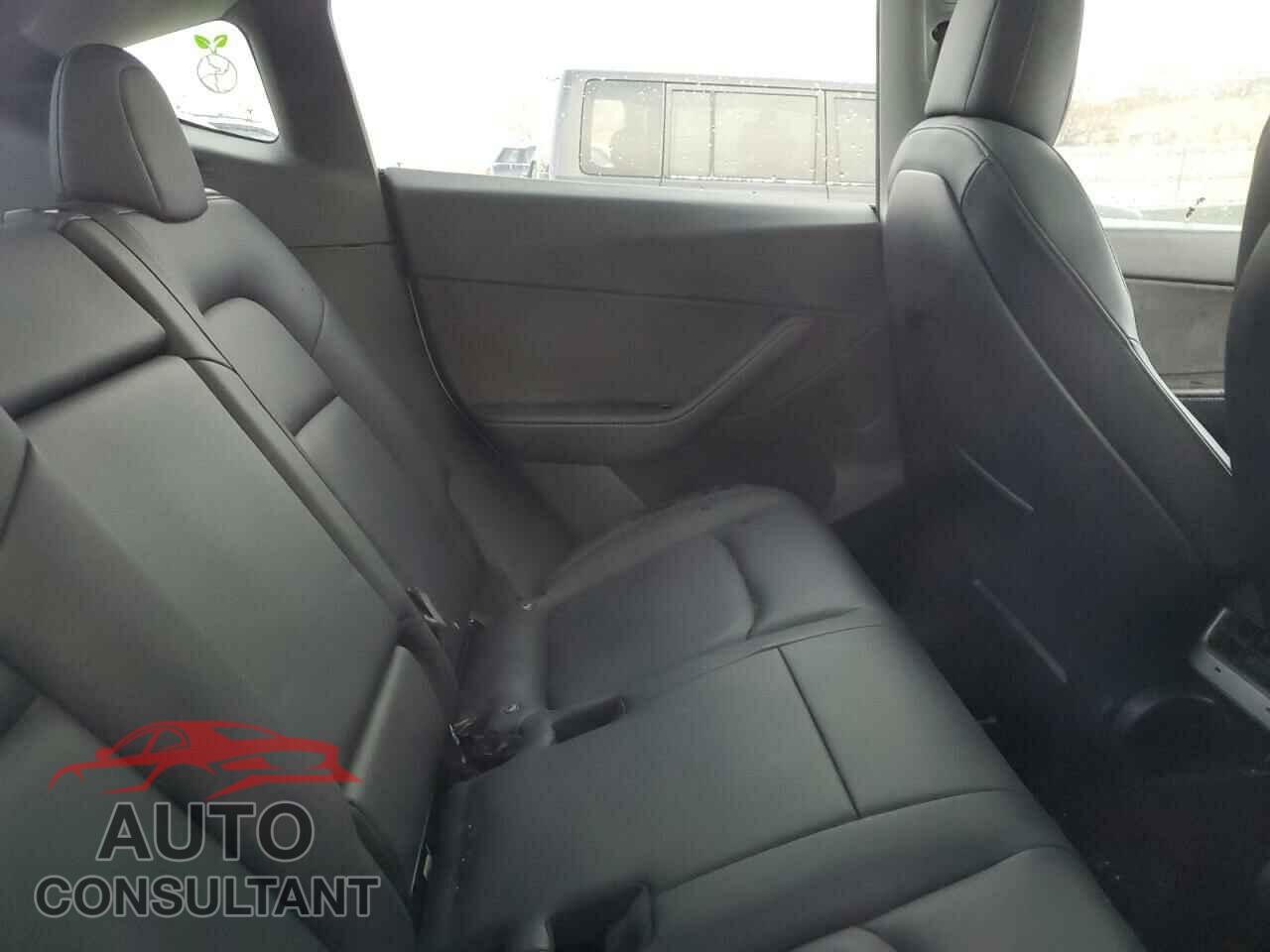 TESLA MODEL Y 2021 - 5YJYGDEEXMF080215