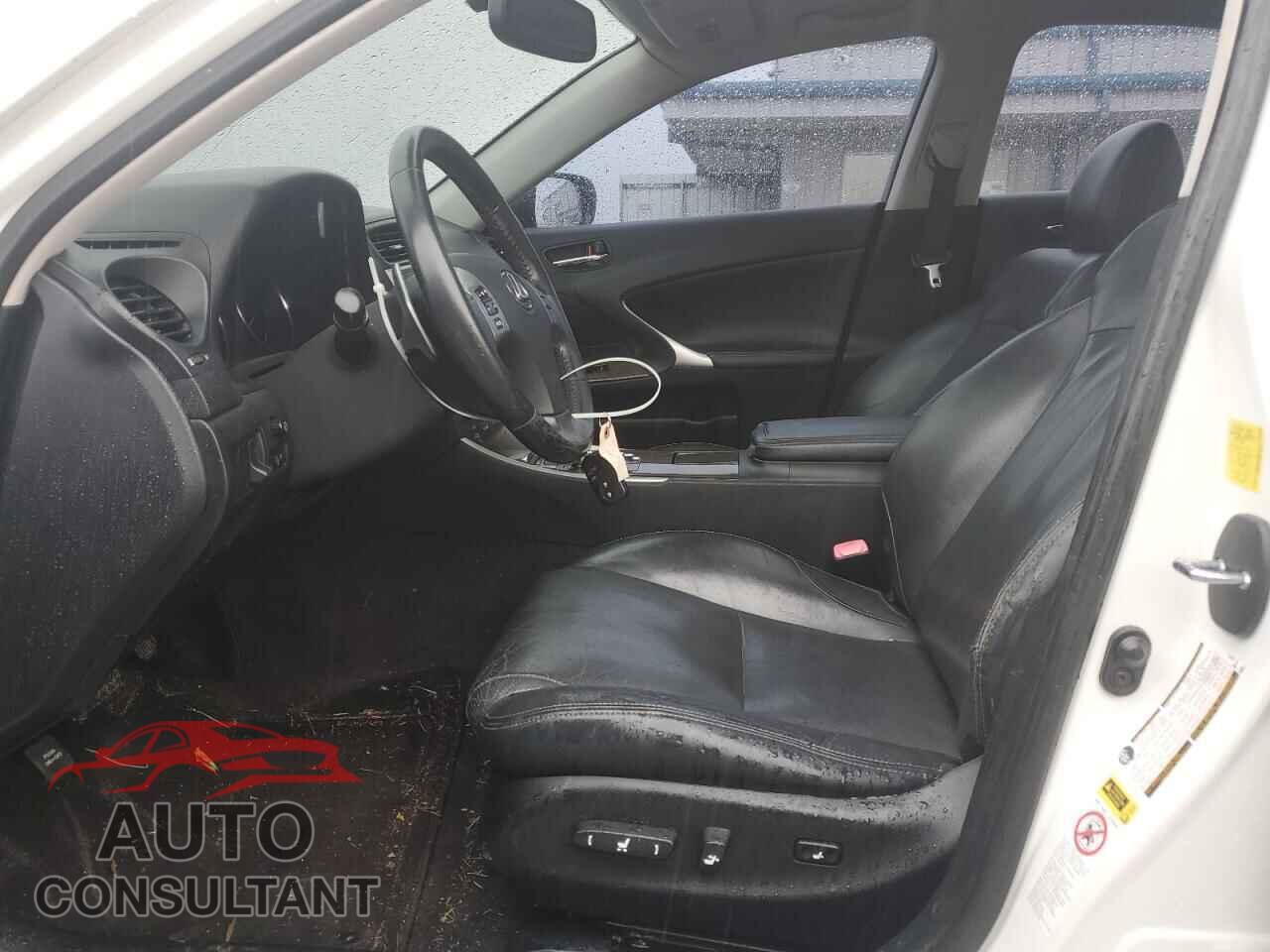 LEXUS IS 2011 - JTHBF5C28B5135443