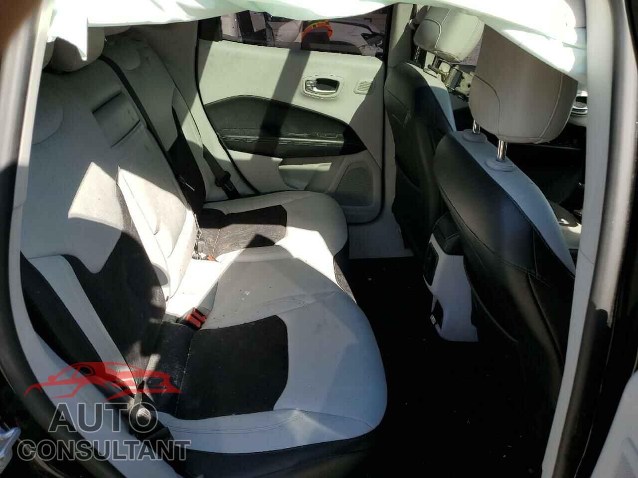 JEEP COMPASS 2018 - 3C4NJCBB0JT228944