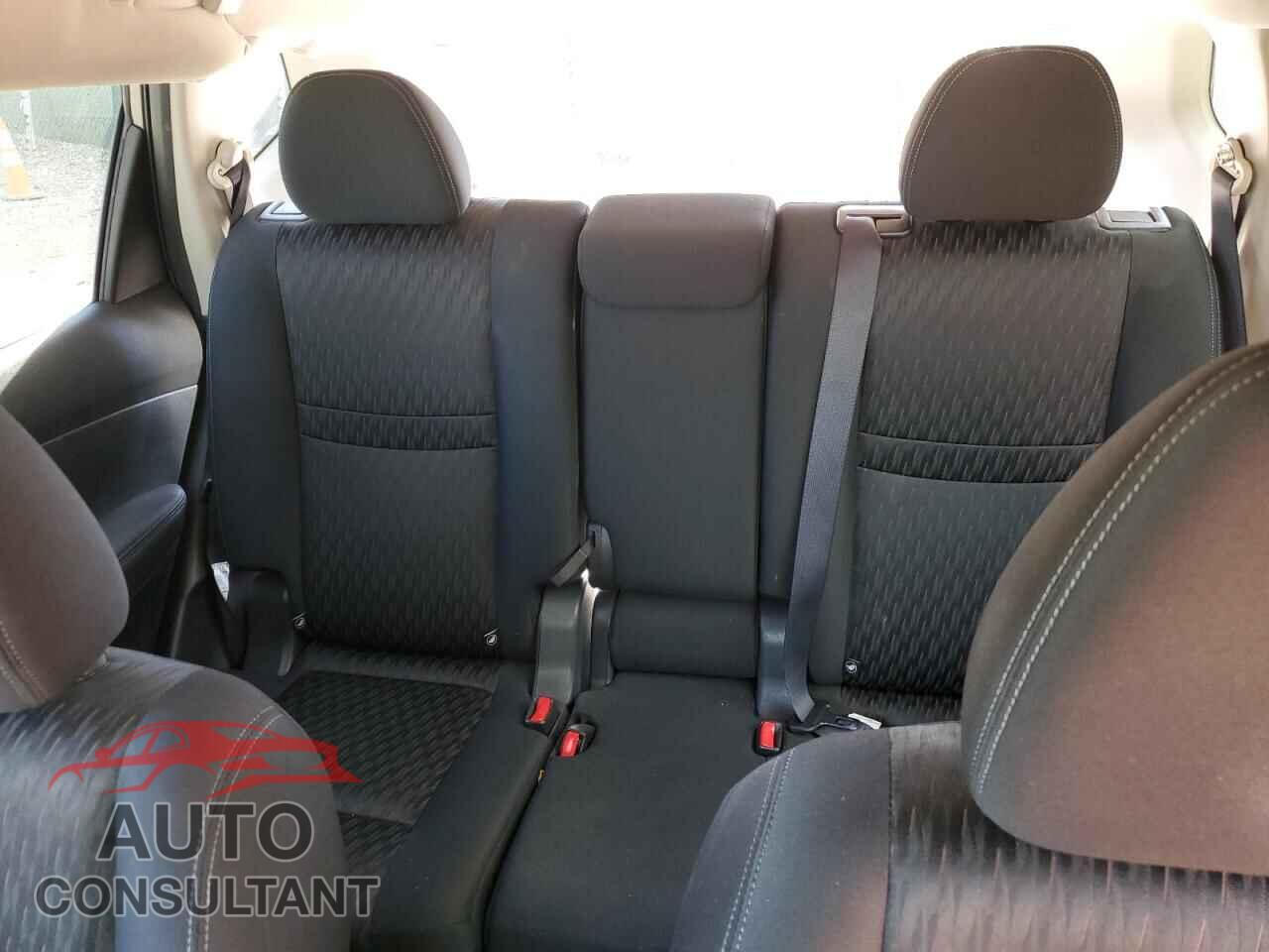 NISSAN ROGUE 2017 - KNMAT2MV4HP600603