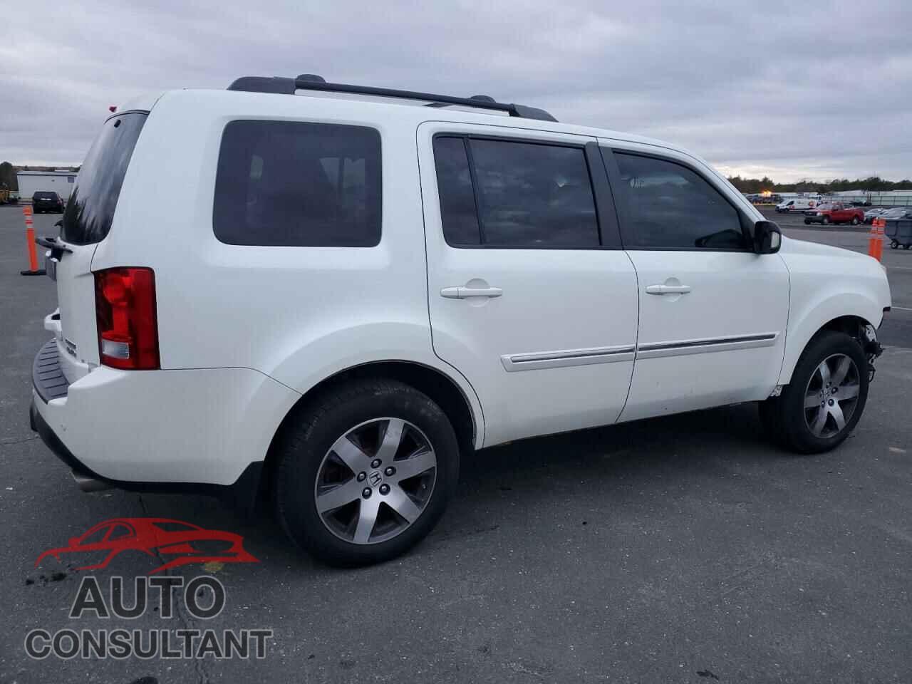 HONDA PILOT 2013 - 5FNYF4H90DB019120