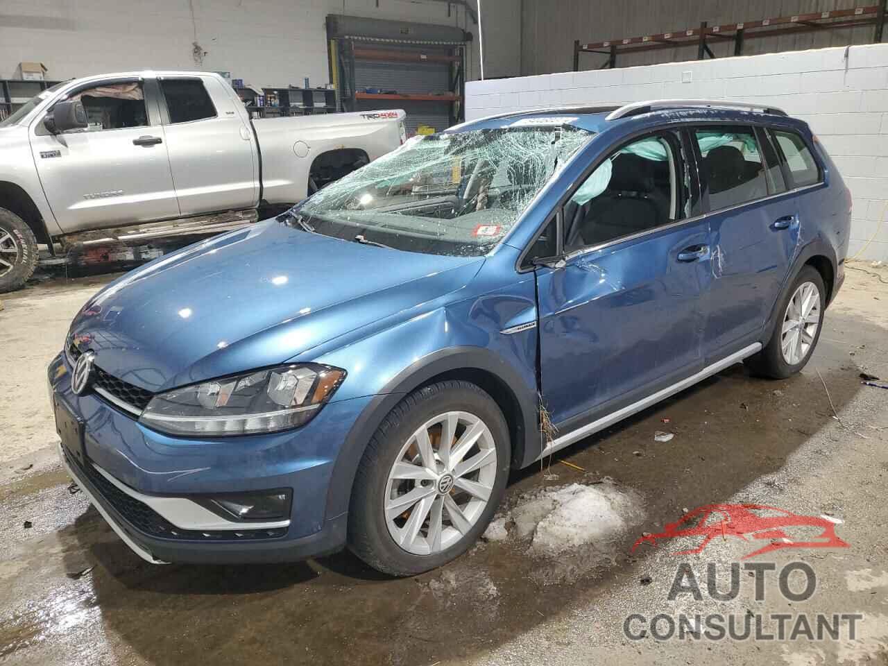 VOLKSWAGEN GOLF 2018 - 3VWM17AU9JM765826