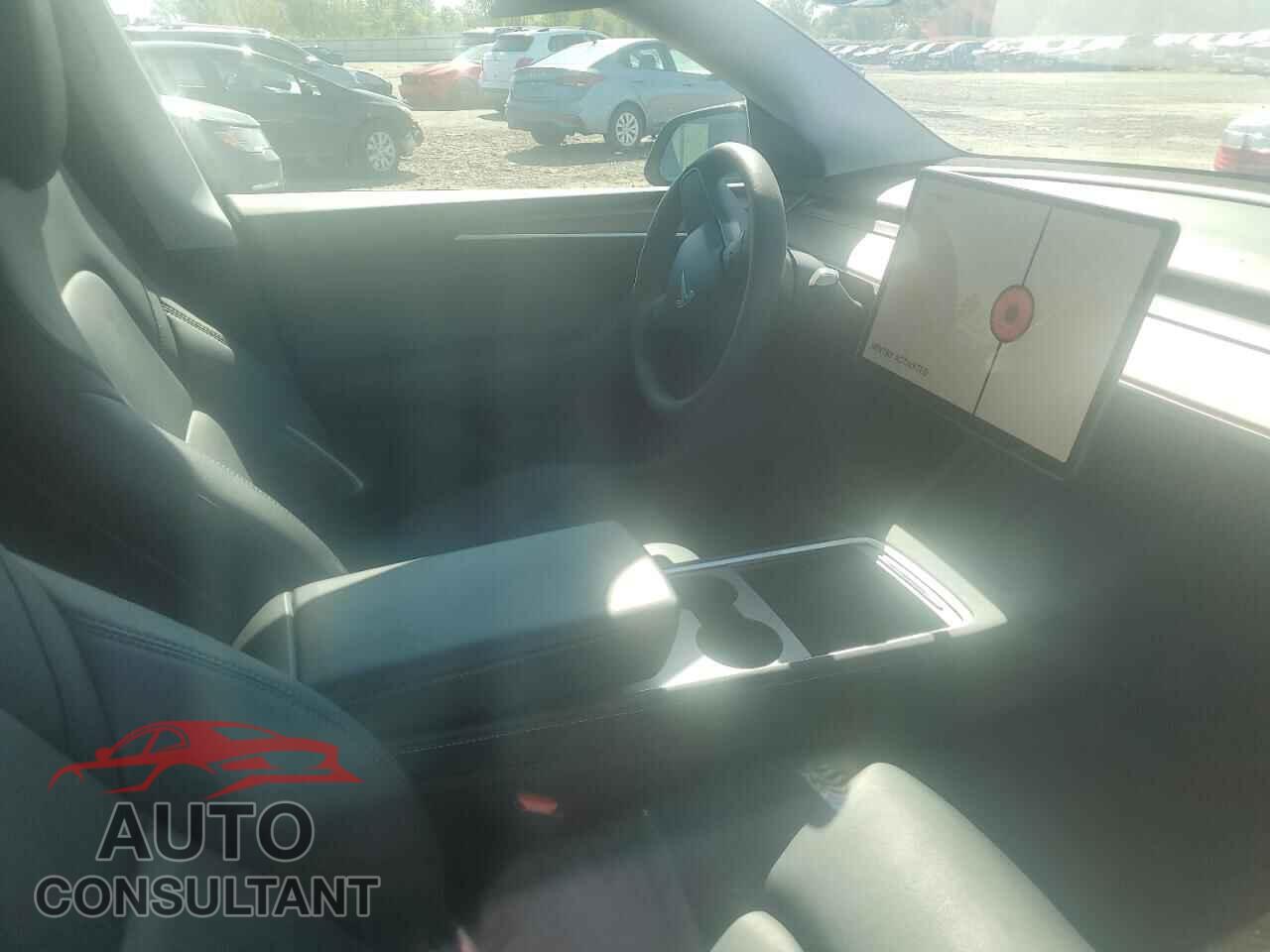 TESLA MODEL Y 2024 - 7SAYGAEE3RF106923