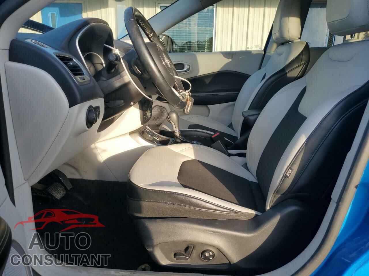 JEEP COMPASS 2018 - 3C4NJDBB2JT178084