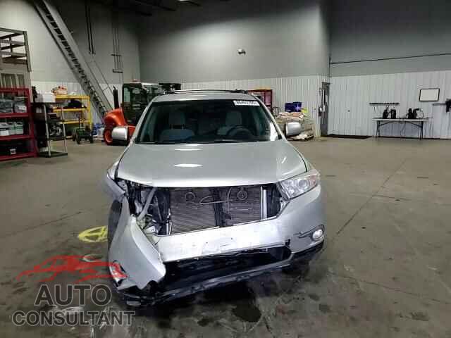 TOYOTA HIGHLANDER 2013 - 5TDBK3EH8DS229418